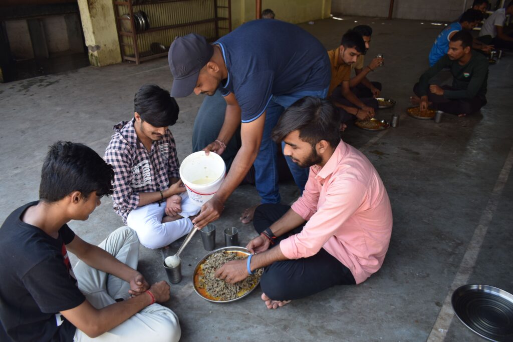 Anath balak bhojan 2