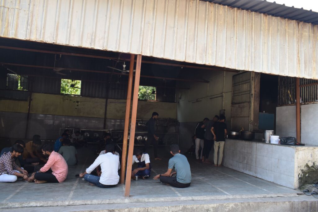 Anath balak bhojan 4